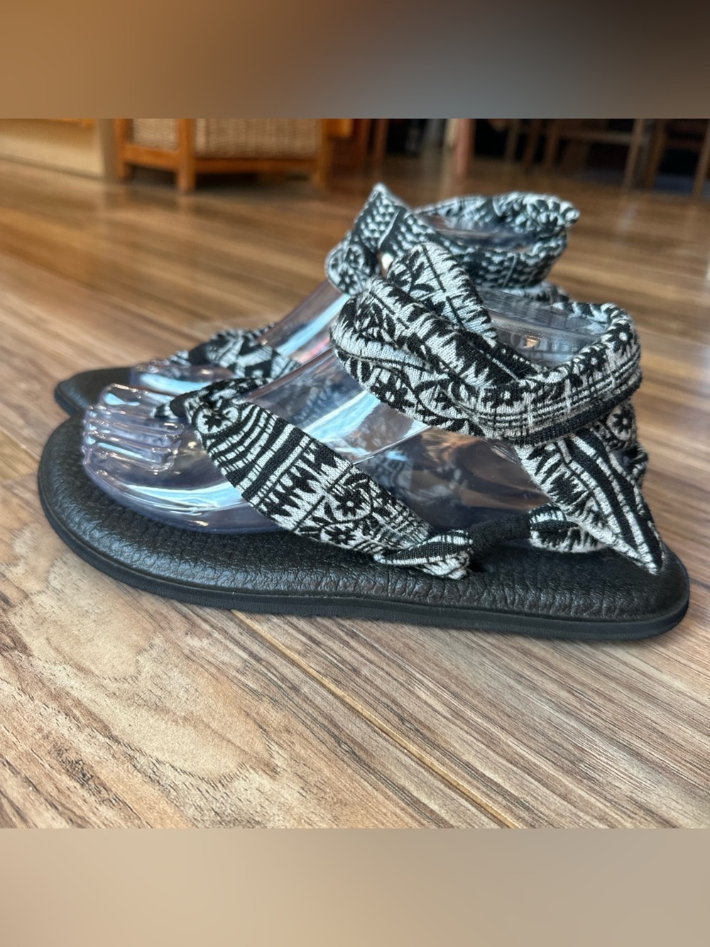 Sanuk Yoga Slinged Up Tie Lace Up Sandal Womens Sz 9 EU 40 Black Grey Gladiator